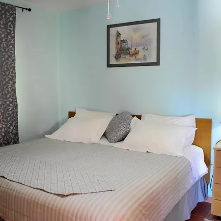 Pear Tree Tatil Evi Lixouri