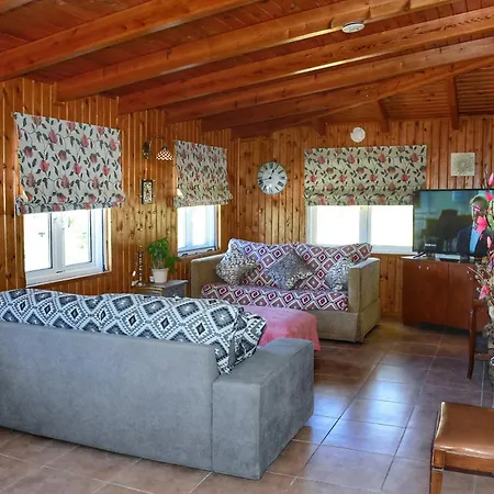 Pear Tree Tatil Evi Lixouri